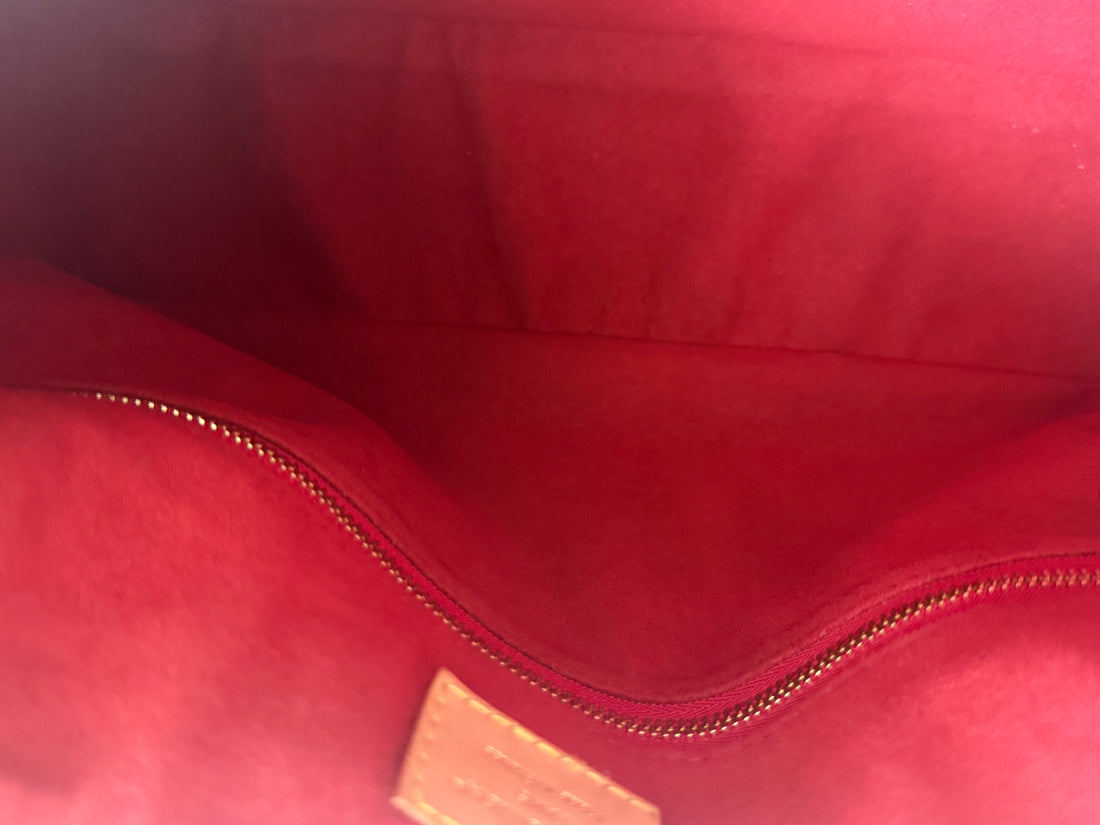 Louis Vuitton Slouchy pm in Monogram Canvas.