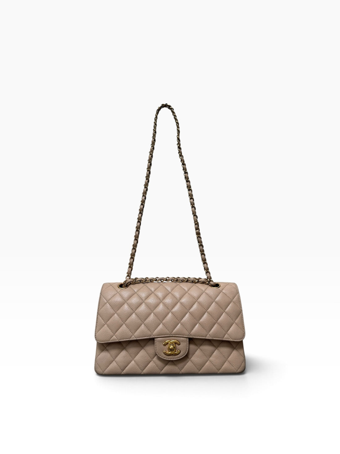 Diese Chanel Classic Medium Double Flap Bag ist aus beigem Kaviarleder gefertigt und verfügt über eine charakteristische Rautensteppung.