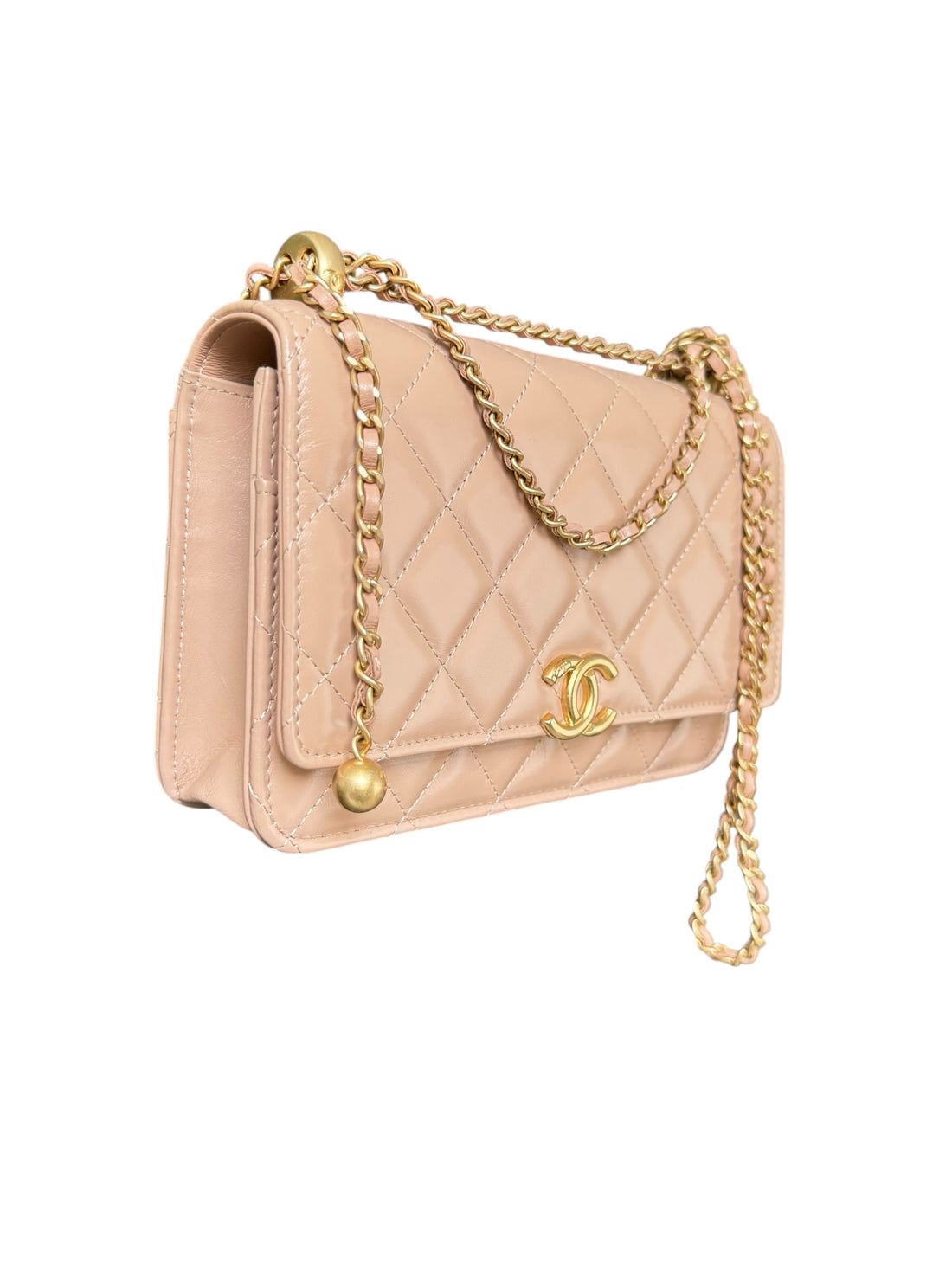 Chanel WOC - WALLET ON CHAIN aus beige bzw. nudefarbenem und glänzendem Kalbsleder & goldfarbenem Metall