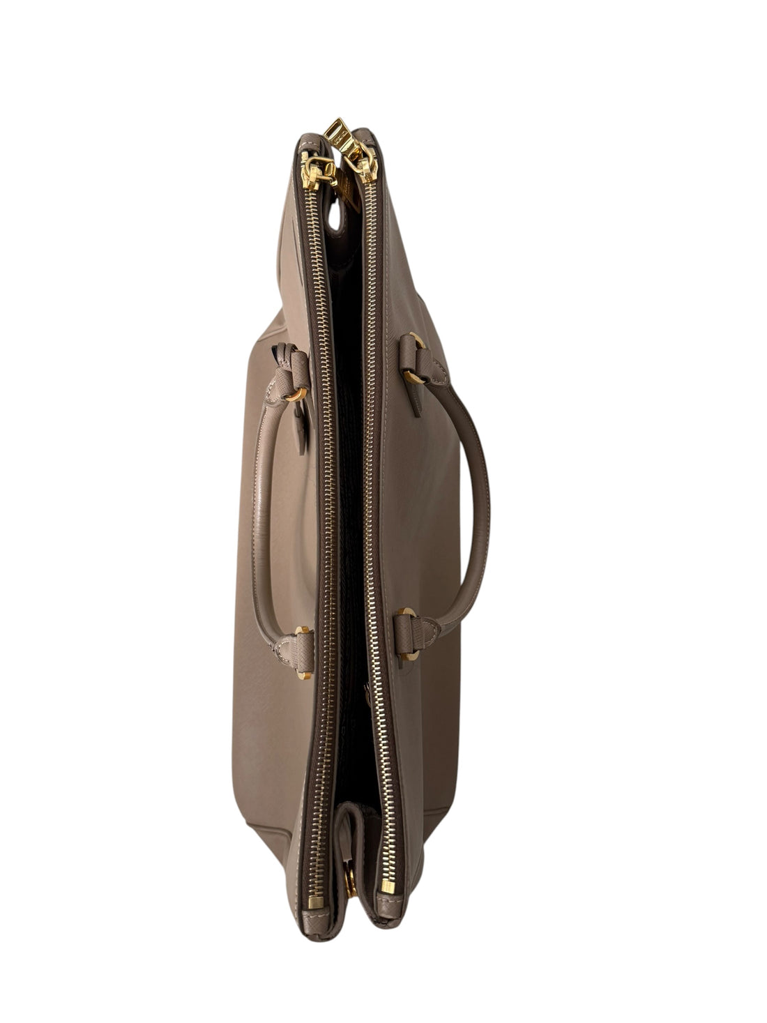 PRADA Saffiano Shopper Tote Bag in der Farbe Taupe / Beige