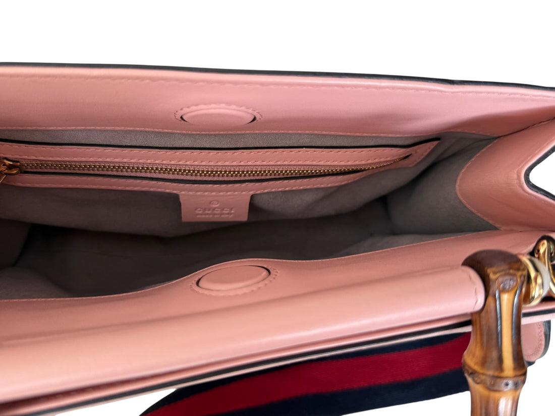 Gucci Bambus-Nymphaea-Tasche in rosa mit Bambus Griff und abnehmbarem Schulterriemen.