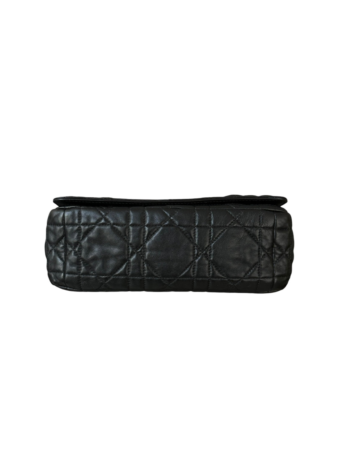 Dior Caro Medium in Macrocannage Lammleder in der Farbe Schwarz
