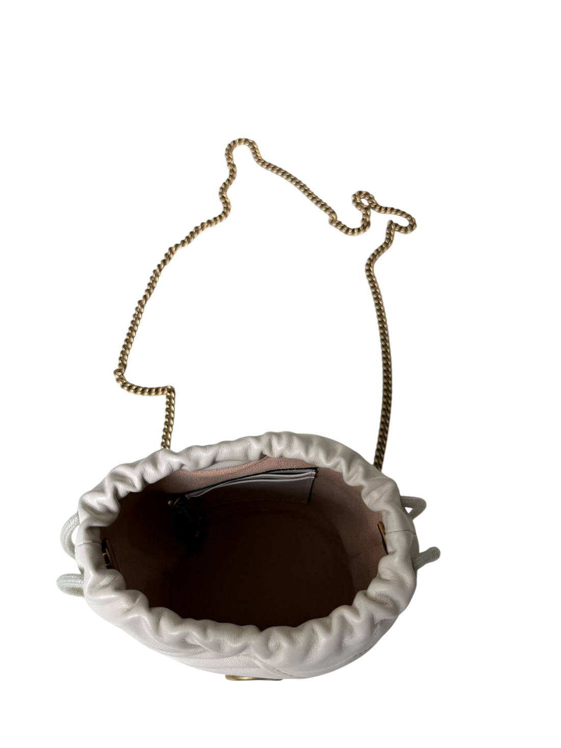 Gucci Beuteltasche in der Farbe creme aus gestepptem Chevron Leder