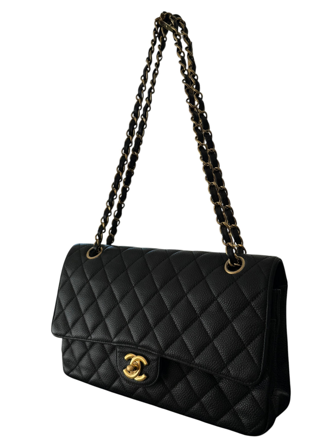 Chanel Classic Timeless Double Flap Bag Medium aus schwarzem Caviarleder und goldfarbener Hardware. Bordeauxfarbenes Innenfutter. Masse: 25x16x6,5 cm. Herstellungsjahr 2014. Loveletterfach. 2 Innenfächer. 1 Aussenfach. Sehr guter Zustand. Inklusive Entrup