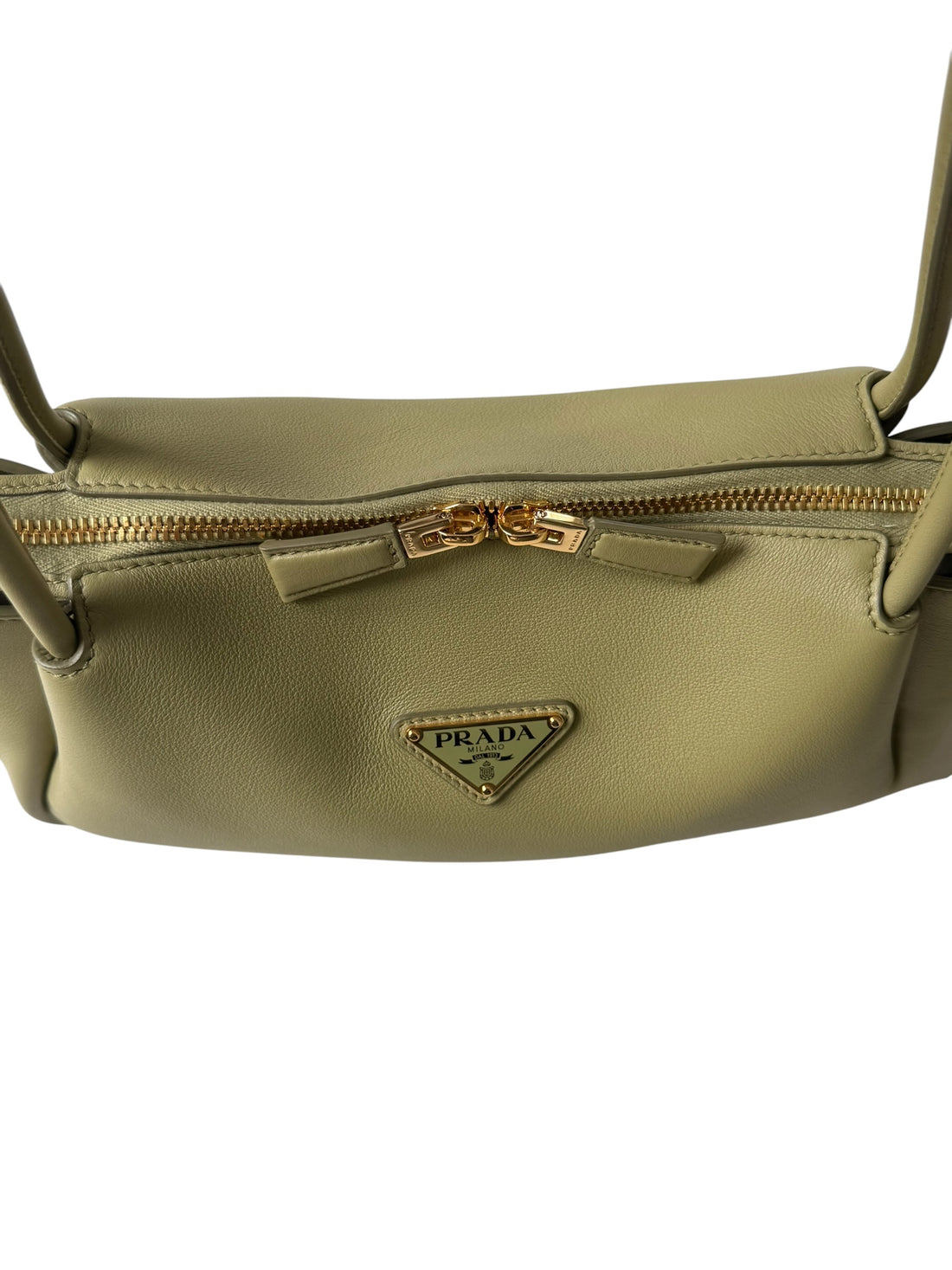Prada Darling mittelgrosse Schulter Tasche in der Farbe Pistazie aus weichem Kalbsleder.