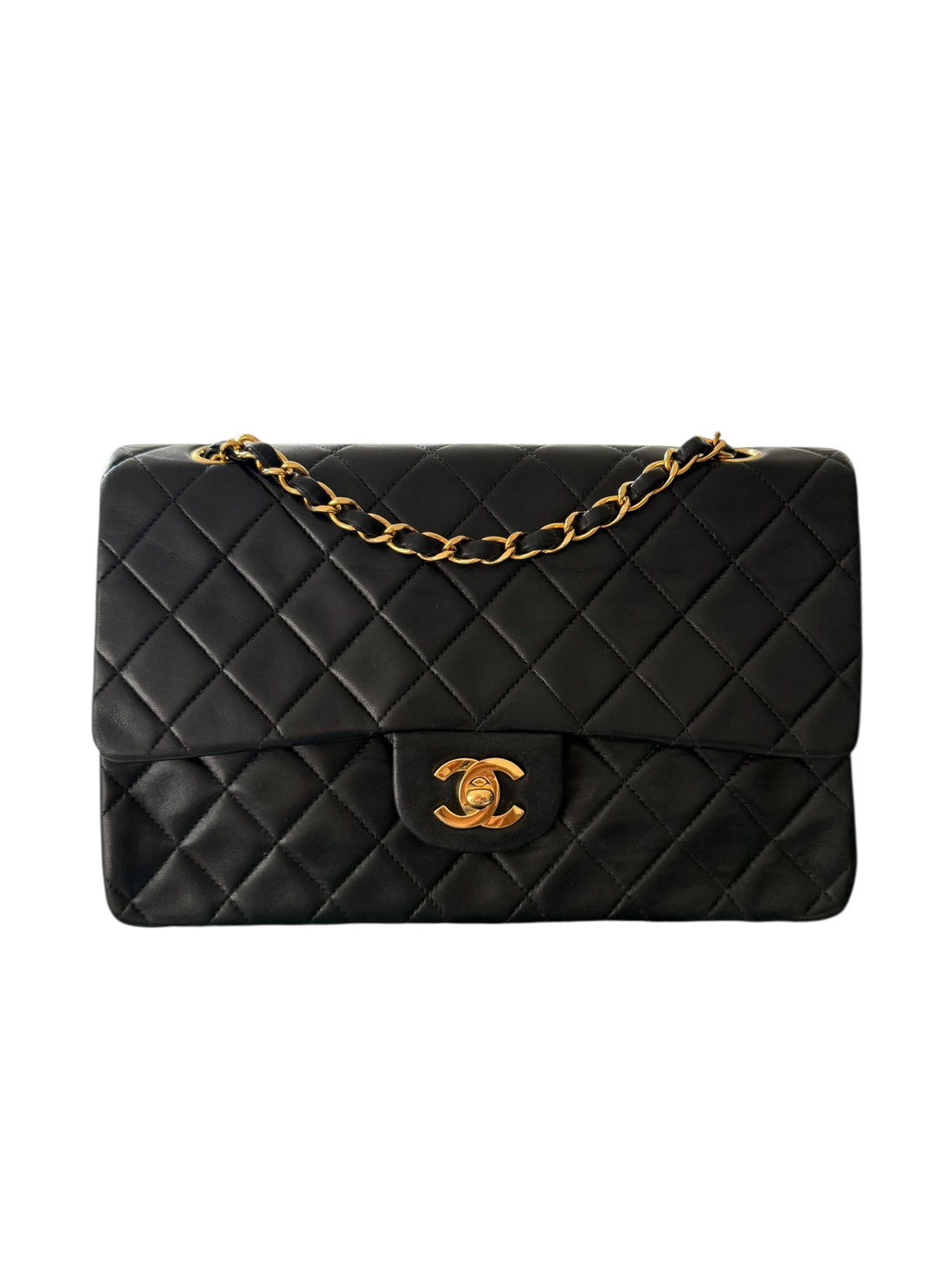 Chanel Medium Classic Double Flap Bag aus schwarzem Lammleder und goldfarbener Hardware