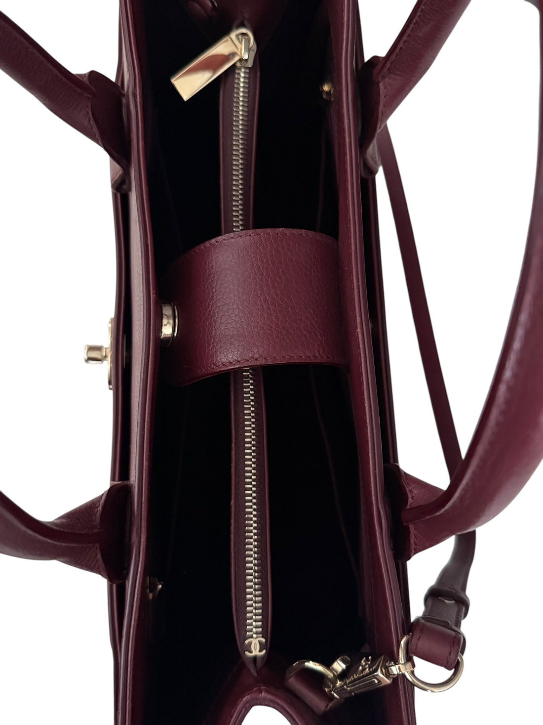 Chanel Neo Executive Tote Bag in der Farbe Bordeaux mit abnehmbarem Schulterriemen.