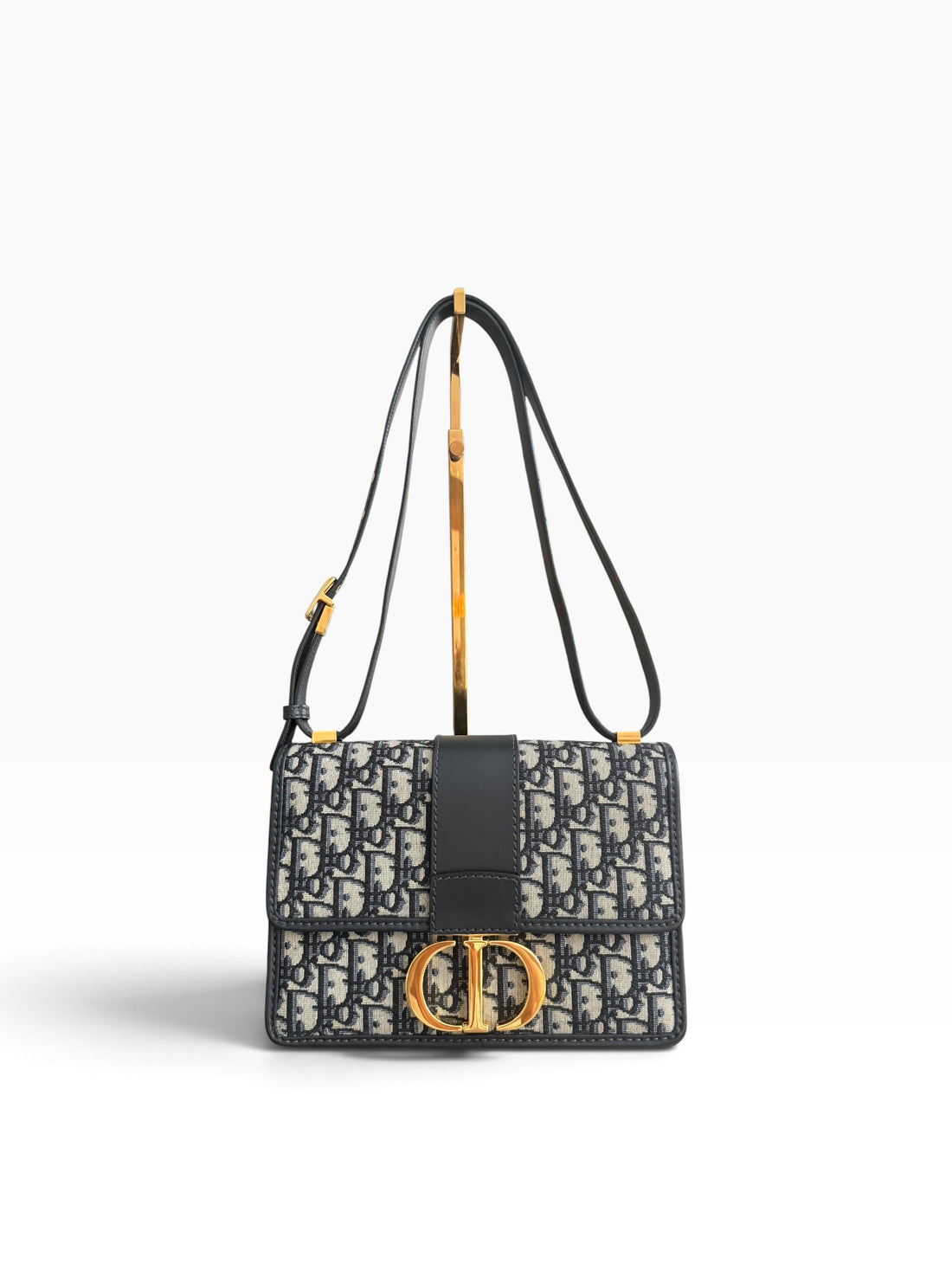 Sac 30 Montaigne Christian Dior en jacquard Oblique bleu.