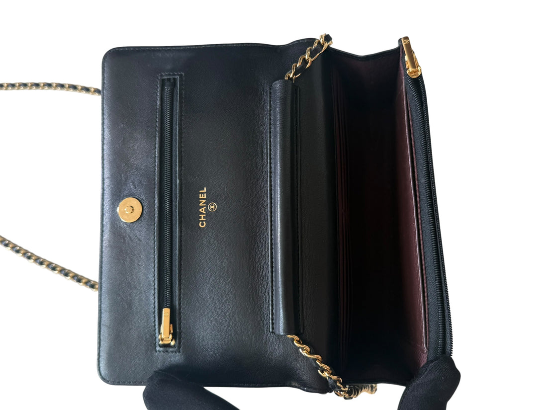 CHANEL WOC Wallet on Chain aus schwarzem Lammleder und goldfarbener Hardware