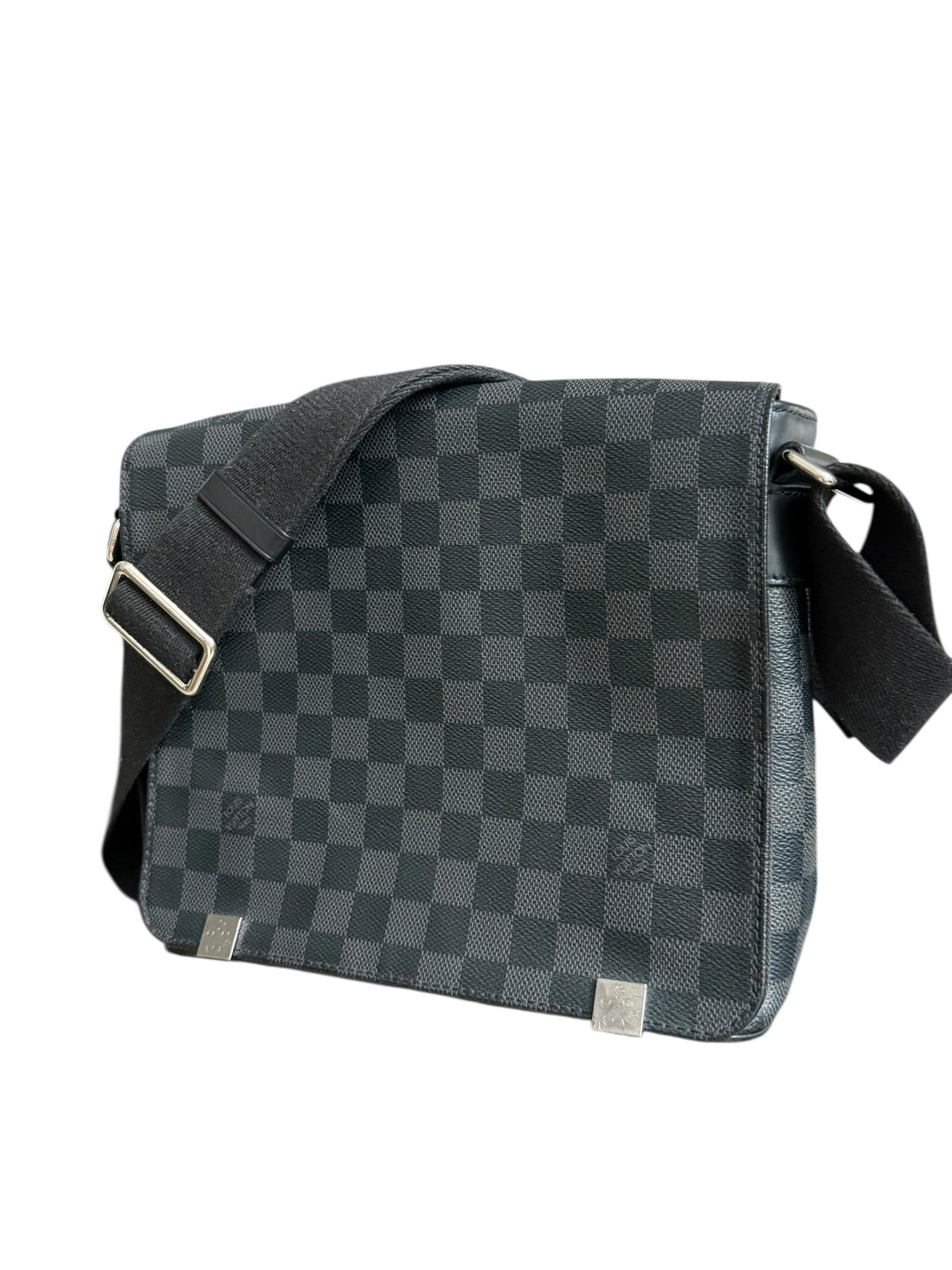 Louis Vuitton District in Damier Graphite mit verstellbarem Schulterriemen aus Jacquard.