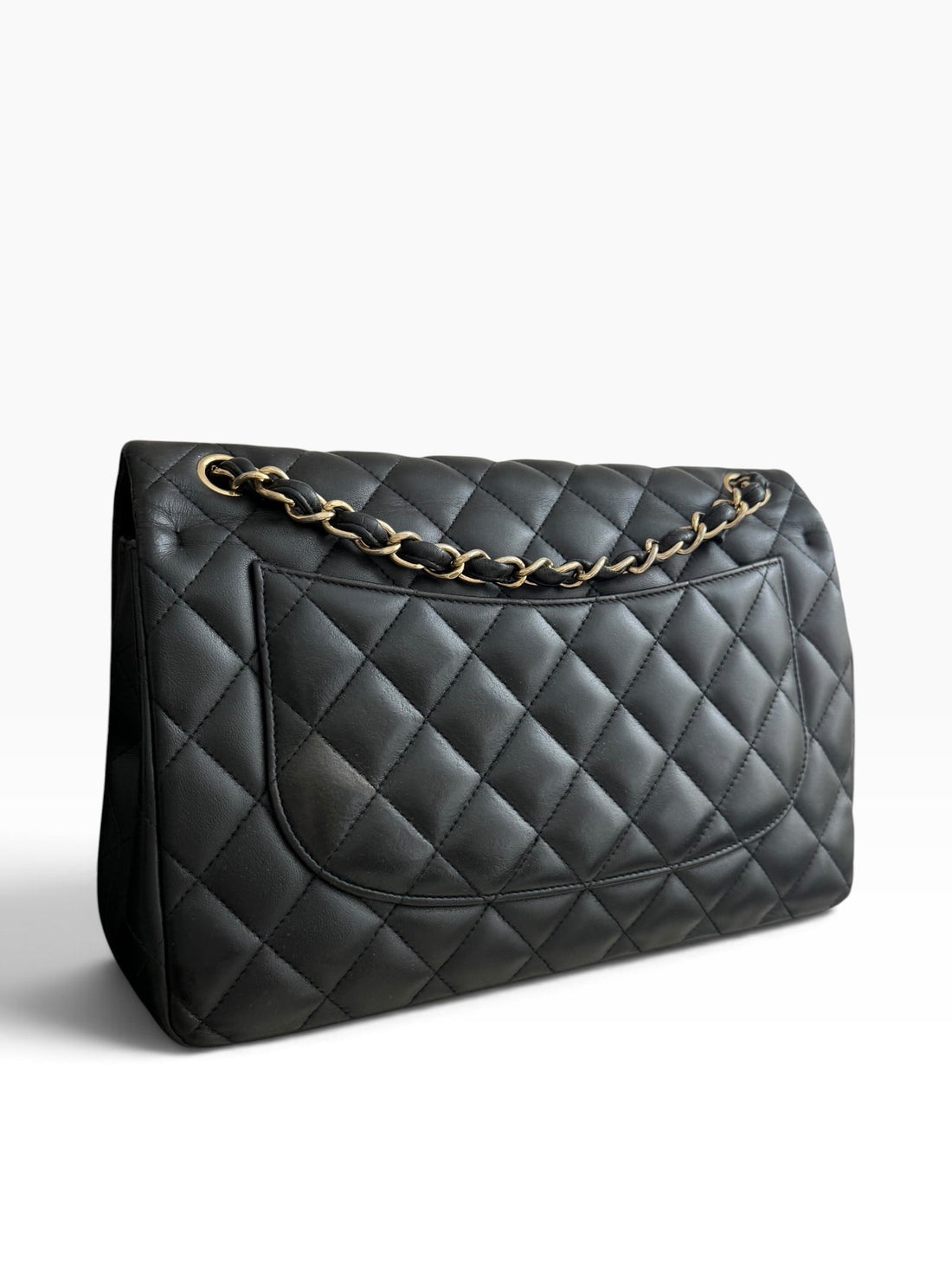 Chanel Classic Timeless Jumbo Double Flap Bag aus schwarzem Lammleder mit goldfarbener Hardware.