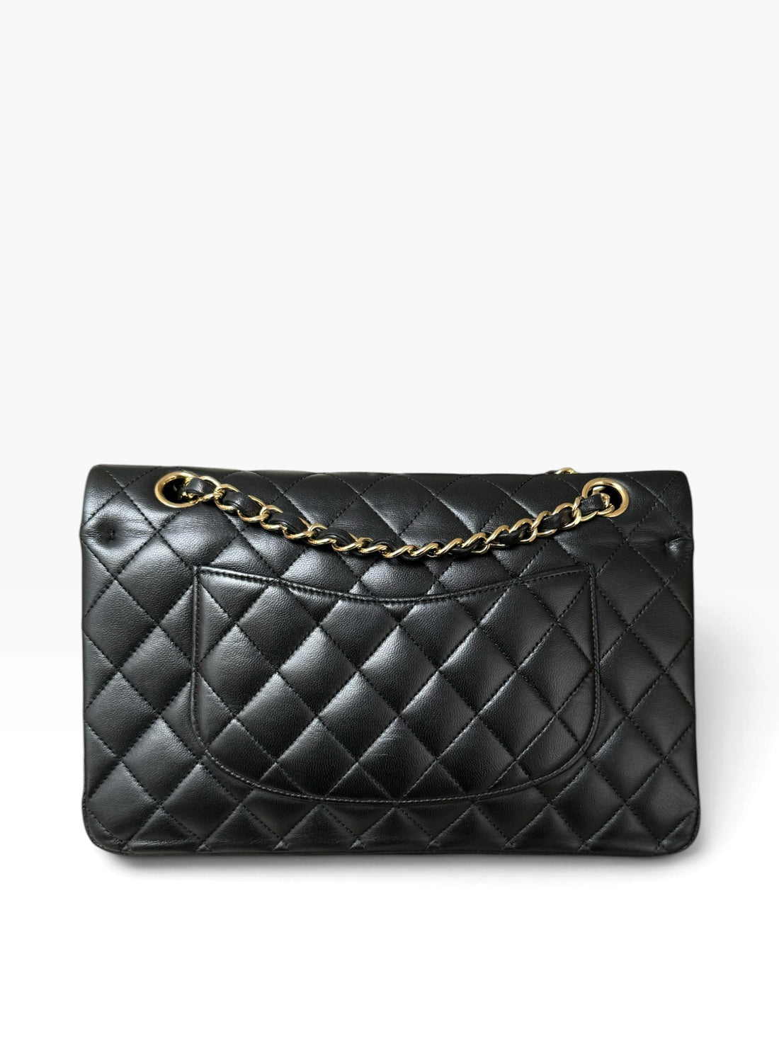 Chanel Medium Classic Double Flap Bag aus schwarzem Lammleder und goldfarbener Hardware