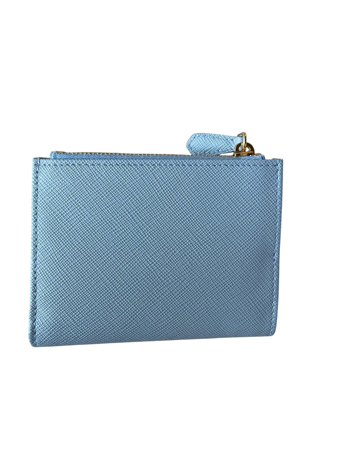 Diese Geldbörse von PRADA aus Saffiano-Leder mit dem Triangolo-Logo