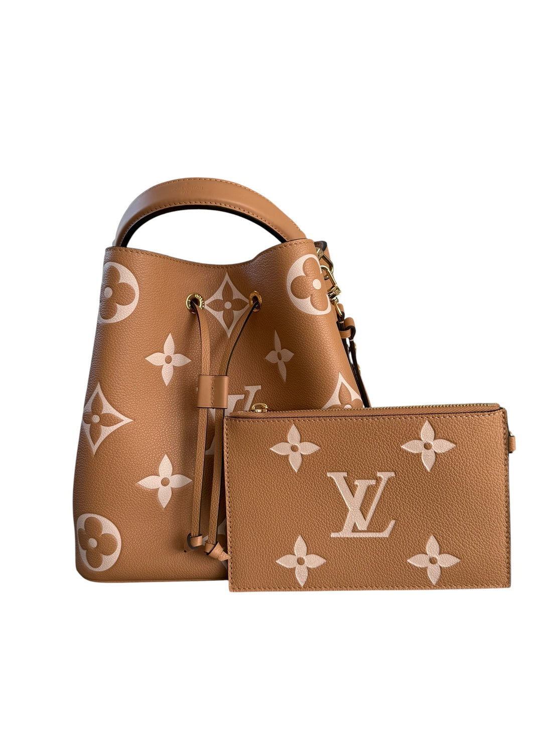 LOUIS VUITTON Empreinte Monogram Giant Neonoe MM in Arizona Beige mit abnehmbarer Pochette.