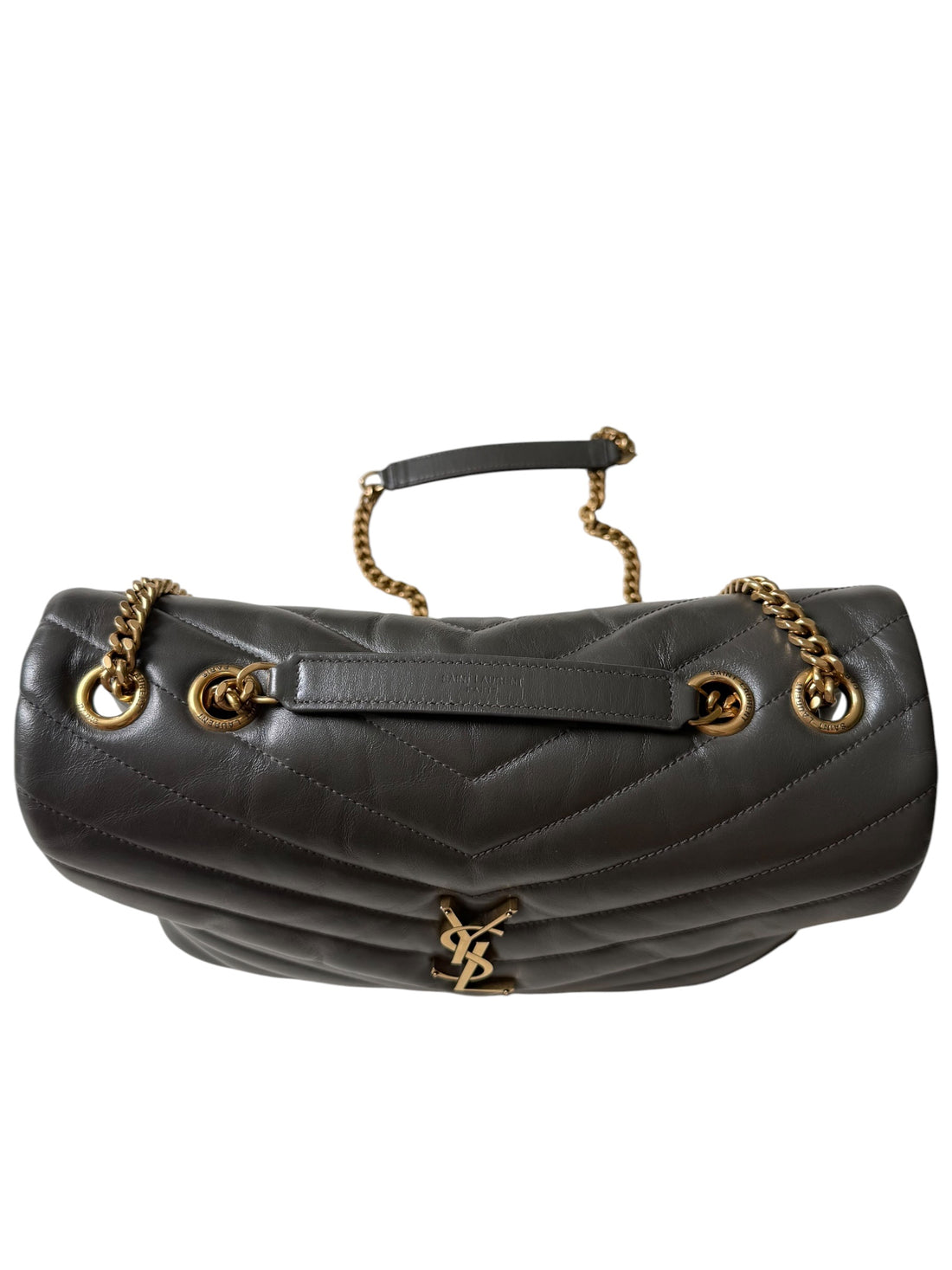 YSL Loulou Medium Tasche aus grauem Kalbsleder mit ineinandergreifenden YSL Initialen aus goldfarbenem Metall