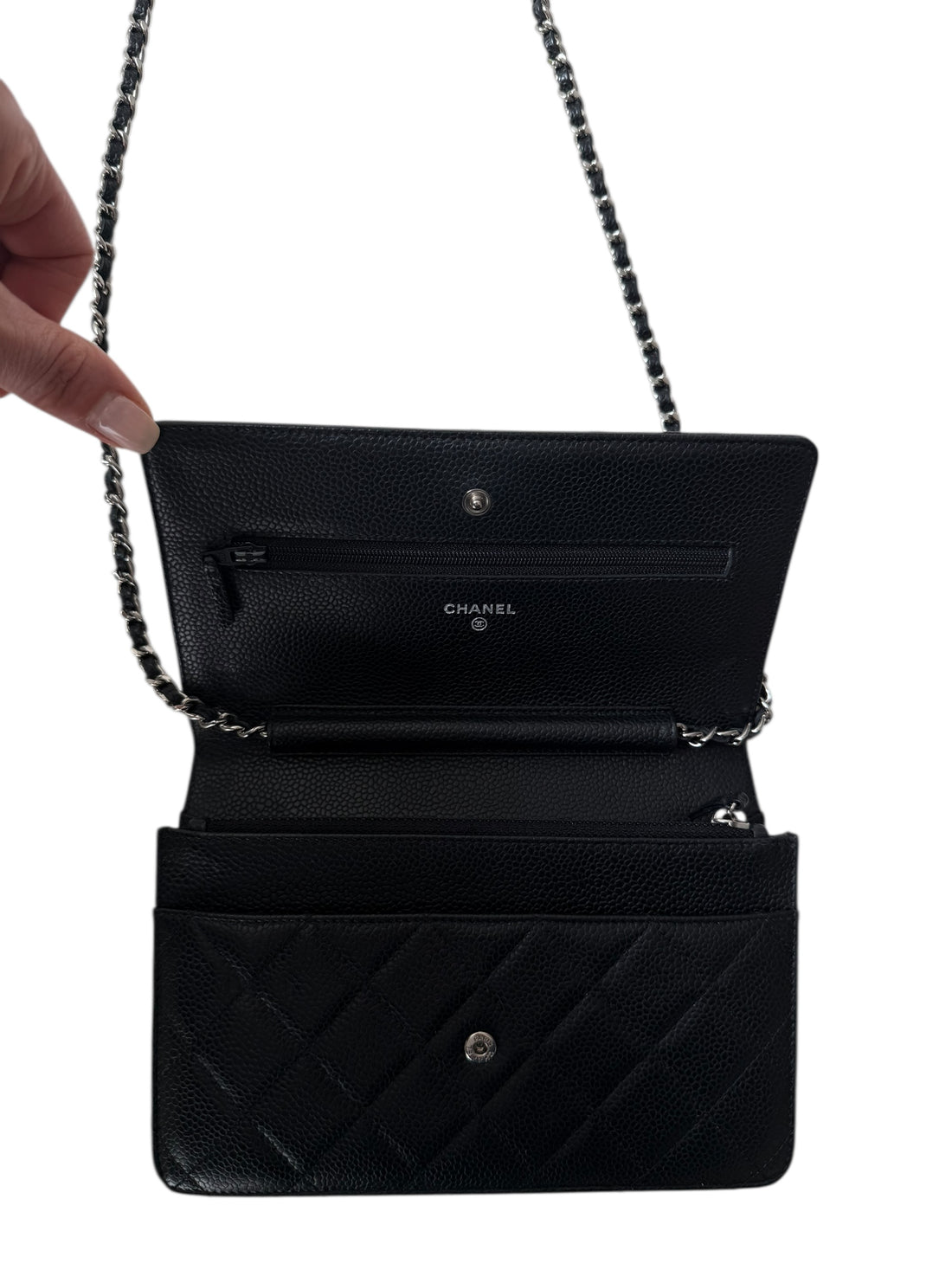 Chanel WOC Wallet on Chain aus schwarzem Kaviarleder und silberfarbener Hardware