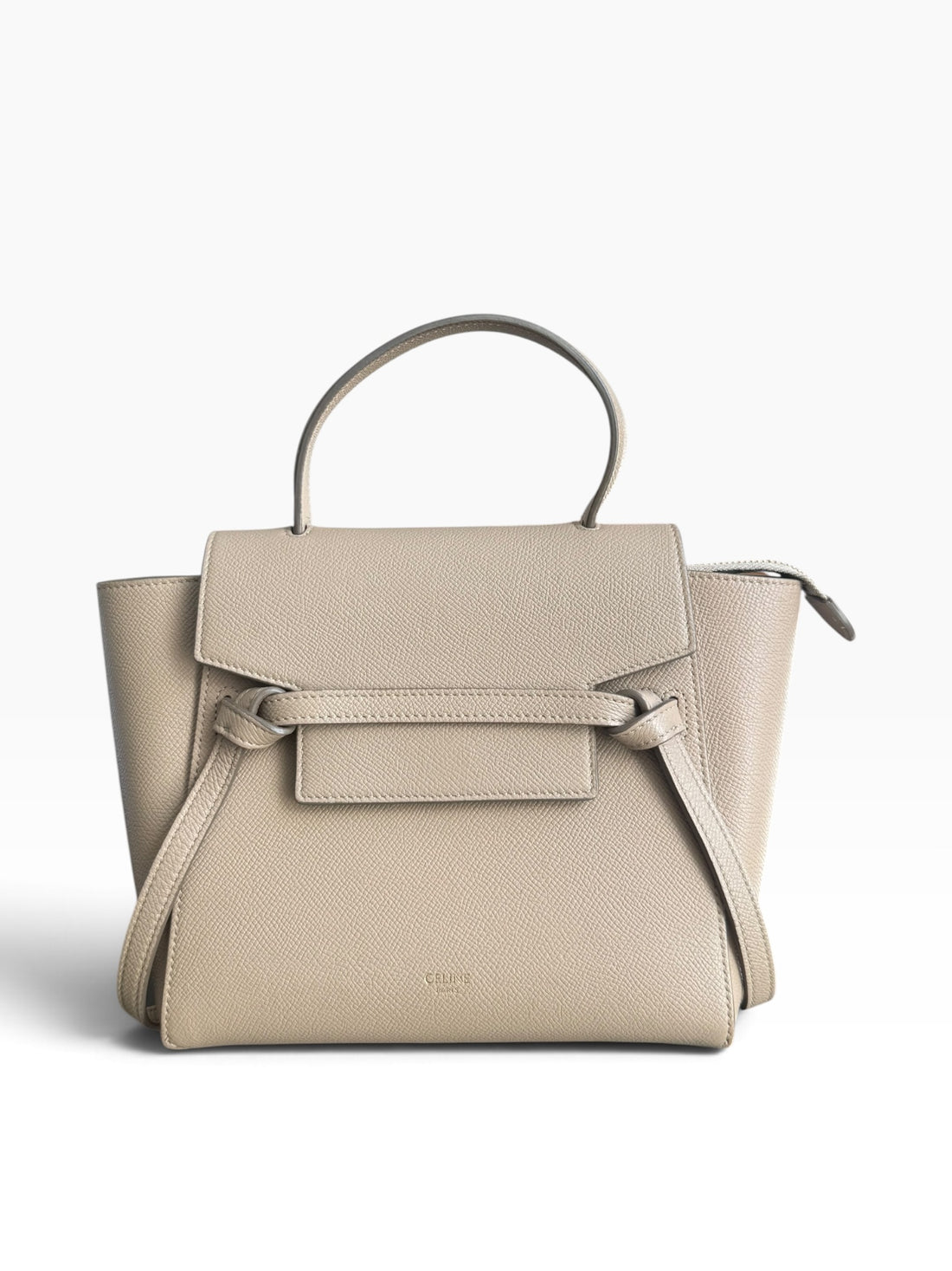Celine Nano Belt Bag aus genarbtem Kalbsleder im Farbton Light Taupe.