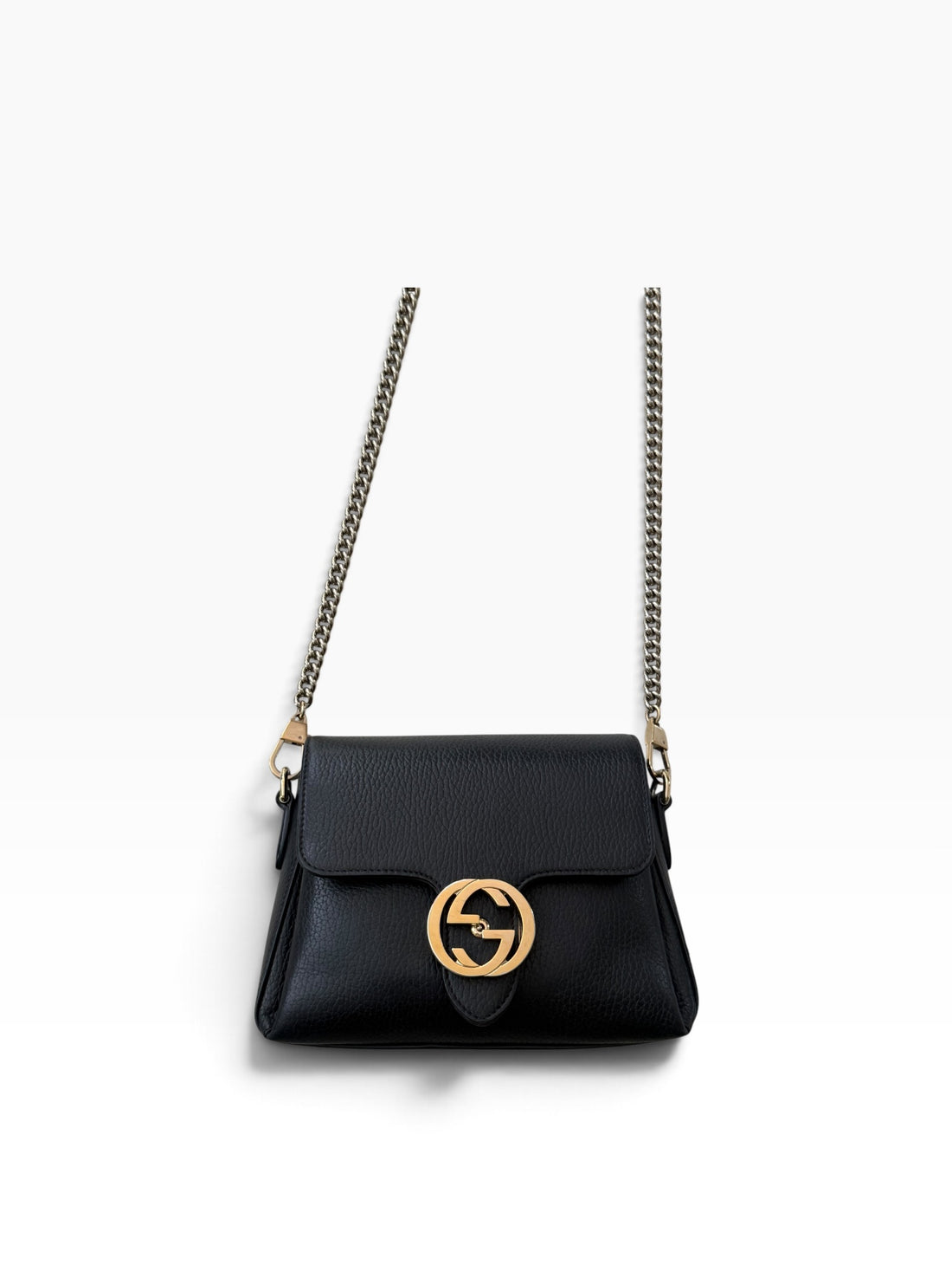 Gucci Interlocking G Umhängetasche aus genarbtem schwarzem Leder mit goldfarbenen Beschlägen.