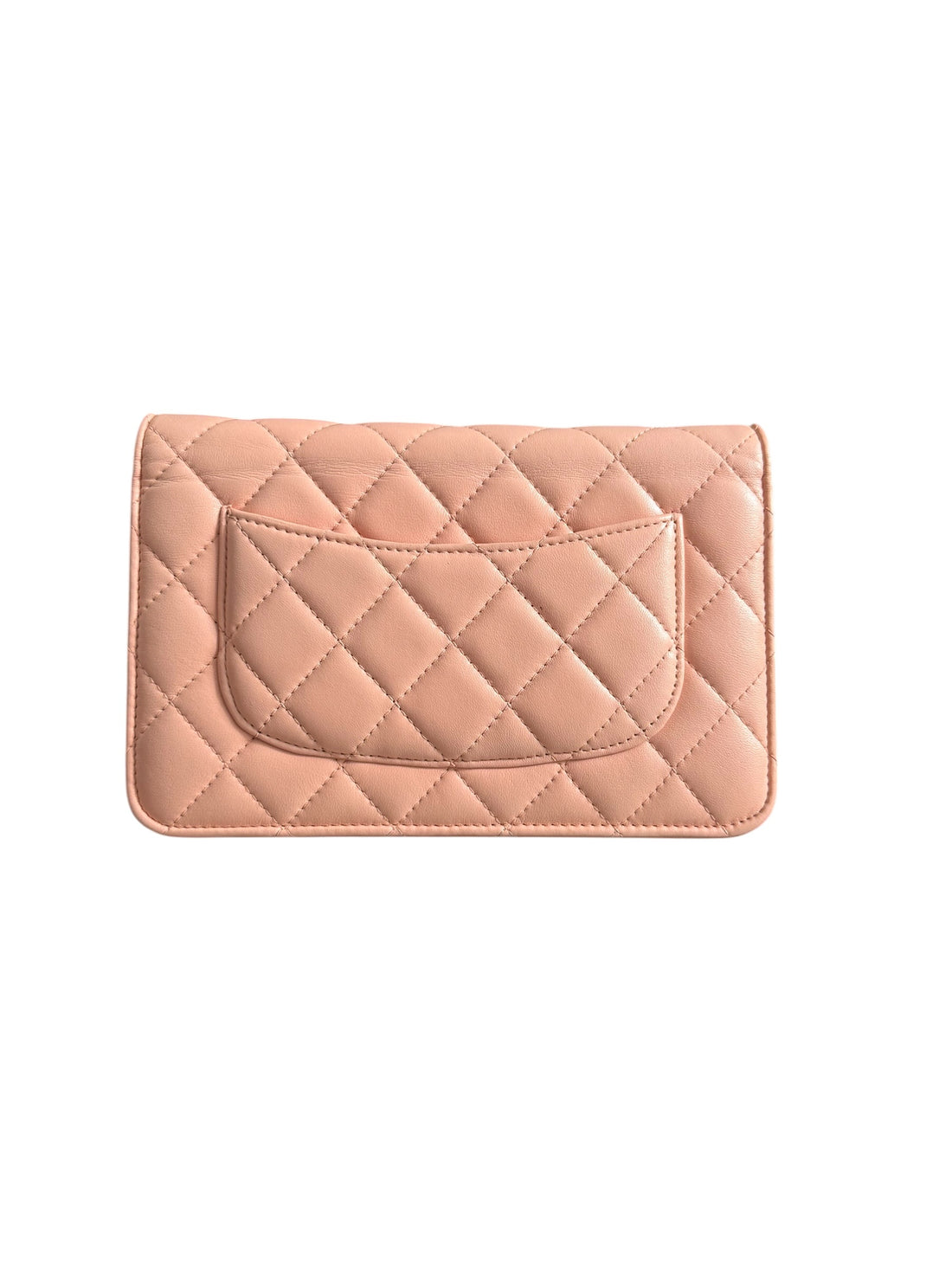CHANEL WOC Wallet on Chain aus nudefarbenem Lammleder und goldfarbener Hardware.