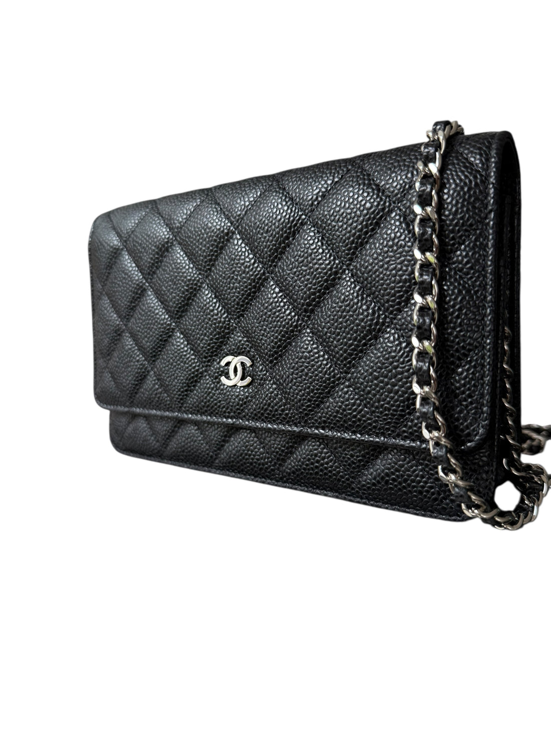 CHANEL WOC Wallet on Chain aus schwarzem genarbtem und glänzendem Kalbsleder Kaviarleder