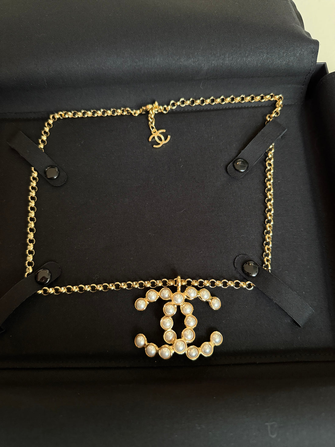 Chanel Halskette mit Perlen aus der Modeschmuck Kollektion 2024