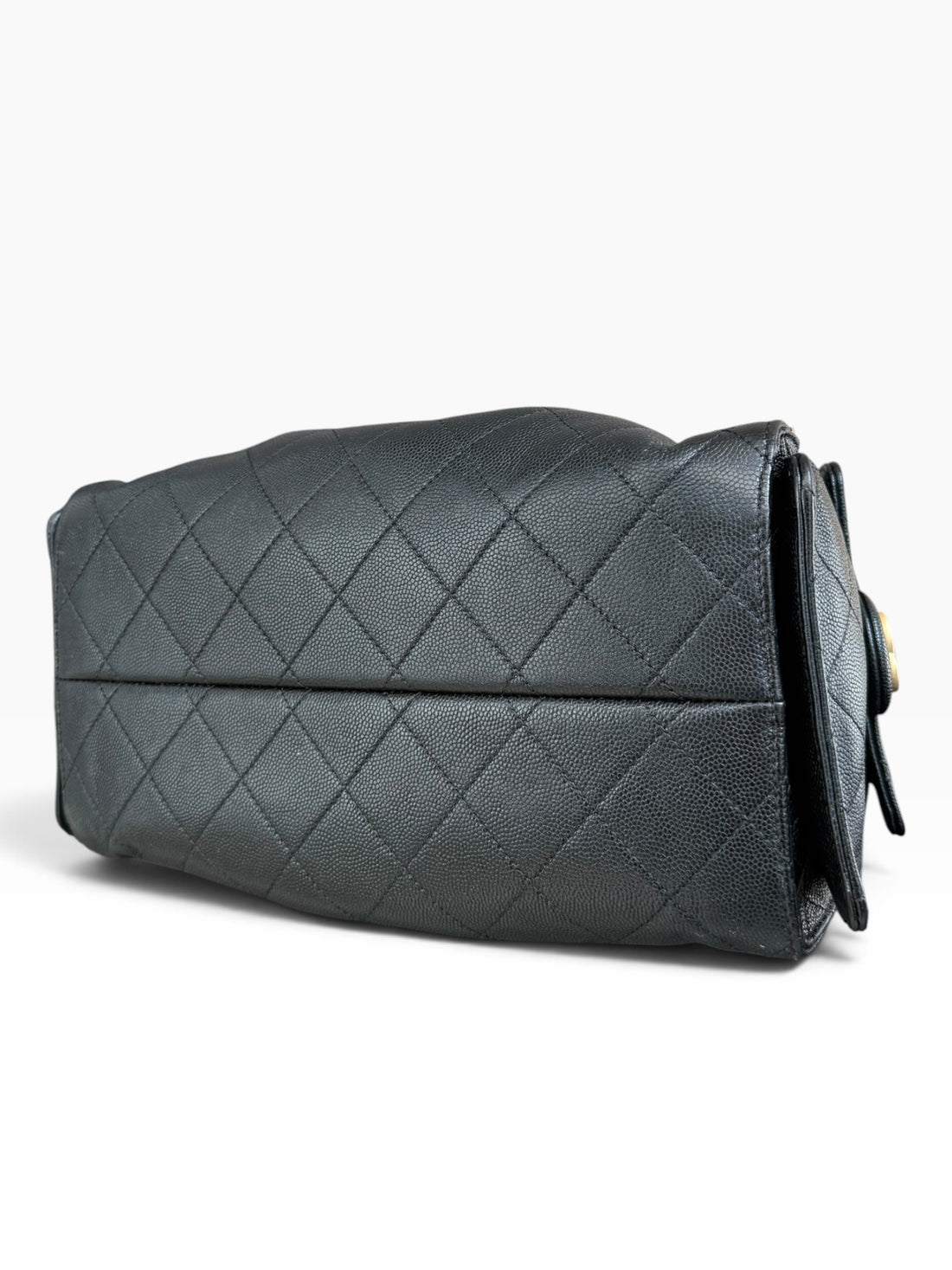 Chanel 25 small schwarzes Kaviarleder und goldfarbene Hardware