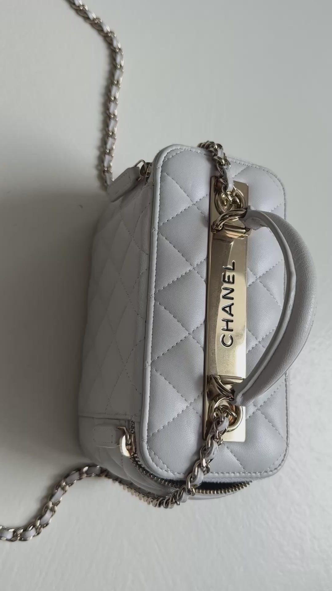 Chanel Vanity Trendy Top Handle aus weichem Lammleder in der Farbe Light Grey