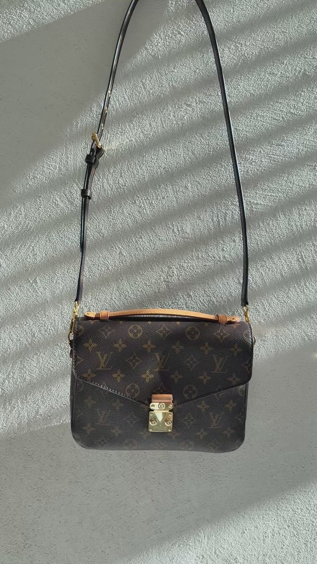 Louis Vuitton Metis Pochette Monogram Canvas.
