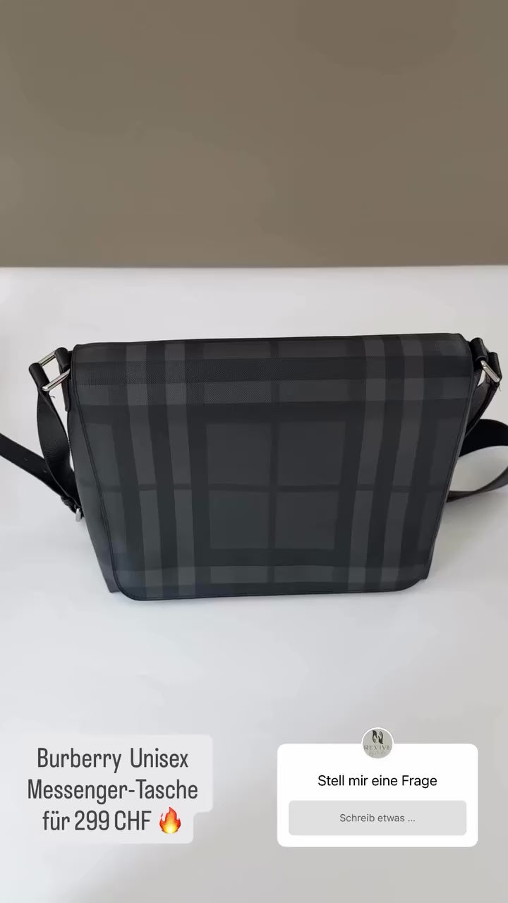 Burberry Smoked Check Messenger-Tasche aus beschichtetem Canvas mit markantem Lederbesatz in der Farbe grau.